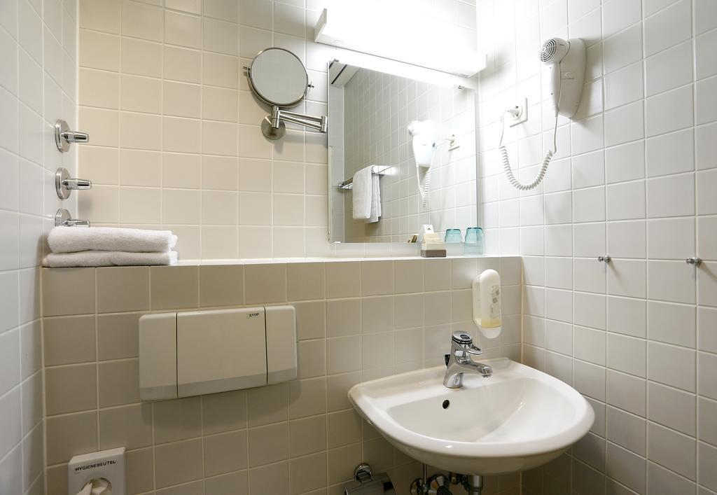 Tagungs- Und Bildungszentrum Steinbach/Taunus シュタインバッハ・アム・タウヌス 部屋 写真
