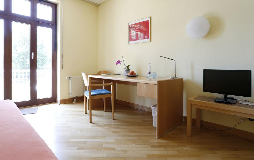 Tagungs- Und Bildungszentrum Steinbach/Taunus シュタインバッハ・アム・タウヌス エクステリア 写真